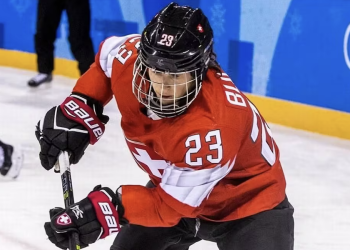 Nicole Bullo signe à Ambri