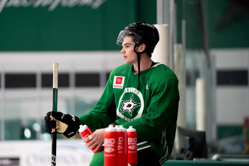 Les premières images de Lian Bichsel dans les couleurs des Stars de Dallas