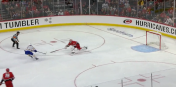 Antti Raanta intervient deux fois loins de son but