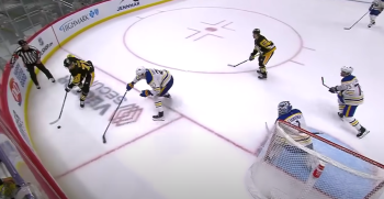 Evgeni Malkin marque d'un angle impossible