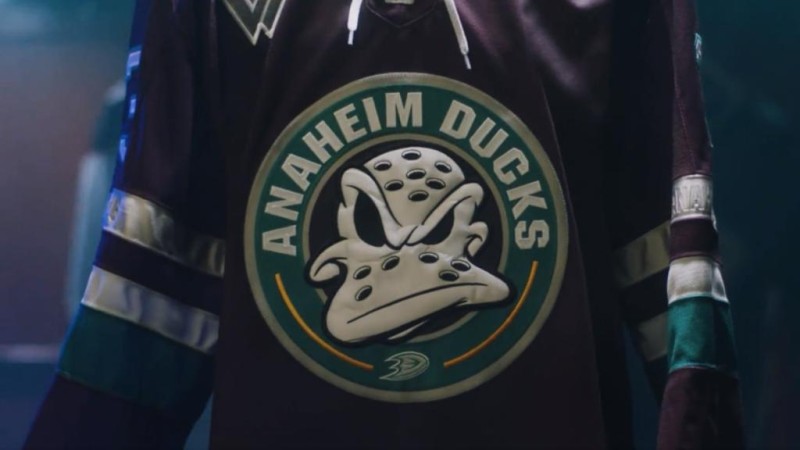 Le masque spécial 30 ans des Ducks d'Alex Stalock