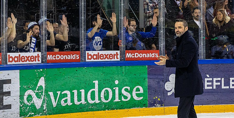 Zoug va honorer Josh Holden