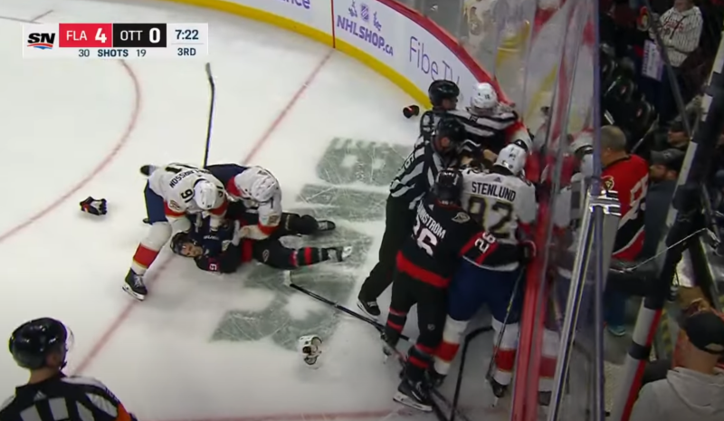 Des pénalités de match pour les 10 joueurs présents sur la glace