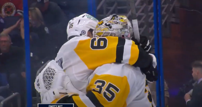 Le gardien Tristan Jarry marque un bien joli but