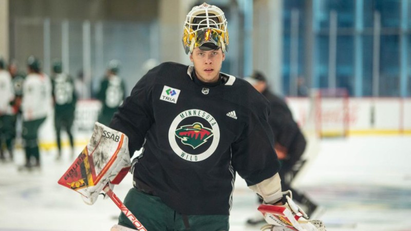 Le masque de Jesper Wallstedt dans les détails