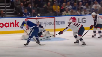 Un bien joli but de Mitchell Marner sur Elvis Merzlikins