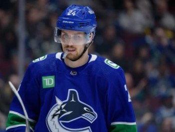 Pius Suter retrouve le jeu avec une victoire, les Blackhawks sèchement battus