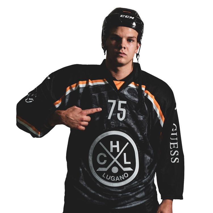 Premier contrat professionnel pour Roberts Cjunskis