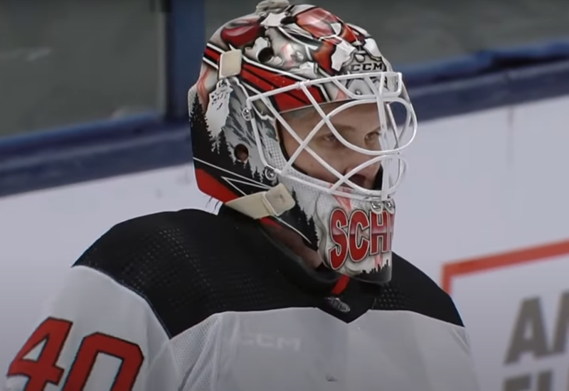 Akira Schmid se voit décerner l'une des plus rares pénalités du hockey