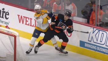 Morgan Frost marque l'un des buts les plus bizarre de l'année