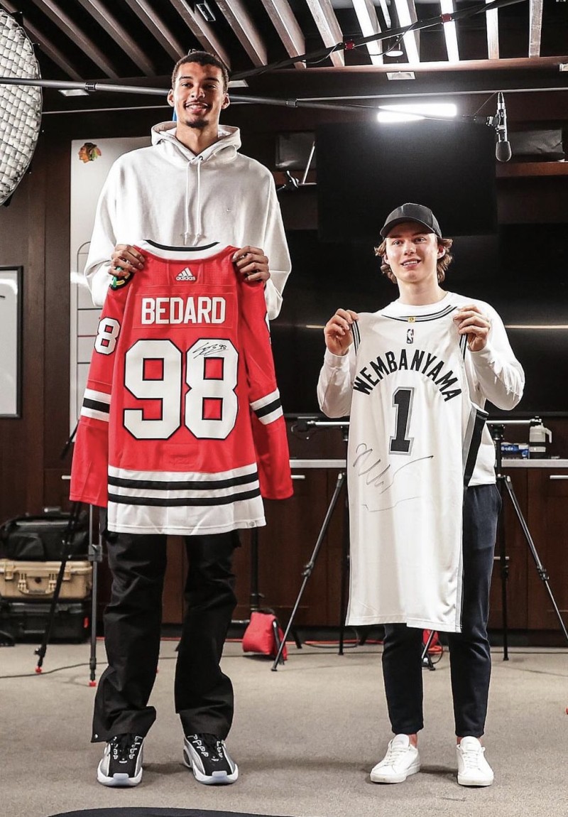 Conor Bedard et Victor Wembanyama : une différence de taille et... de salaire !