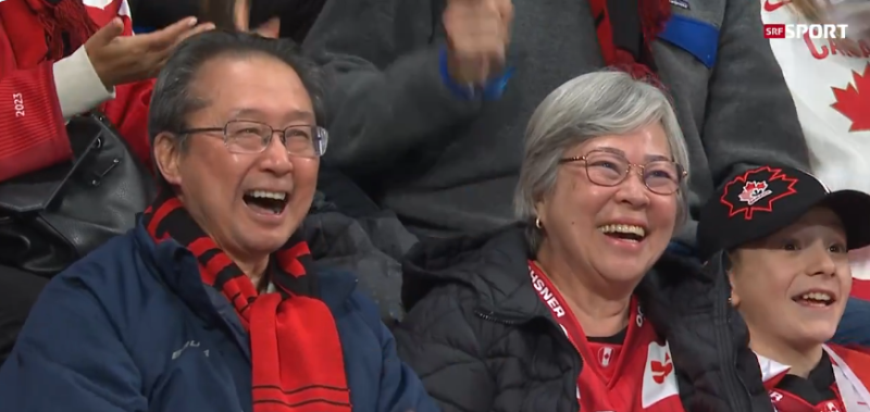 La touchante interaction entre Jonathan Ang et ses parents après son but