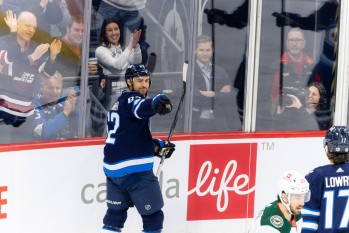 Nino Niederreiter se rapproche de Mark Streit