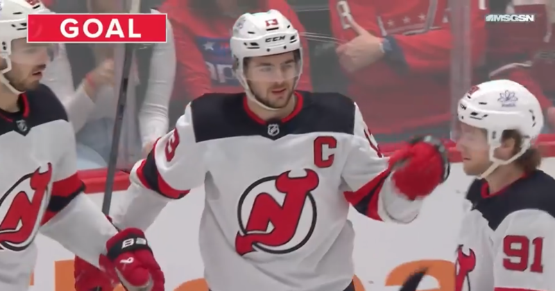 Un prolifique Nico Hischier mène les Devils à la victoire