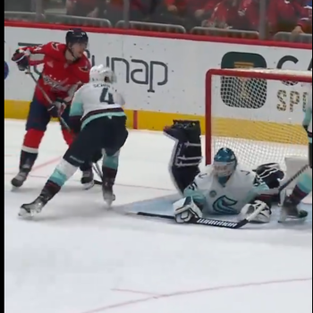 Joey Daccord nous sort un arrêt du scorpion