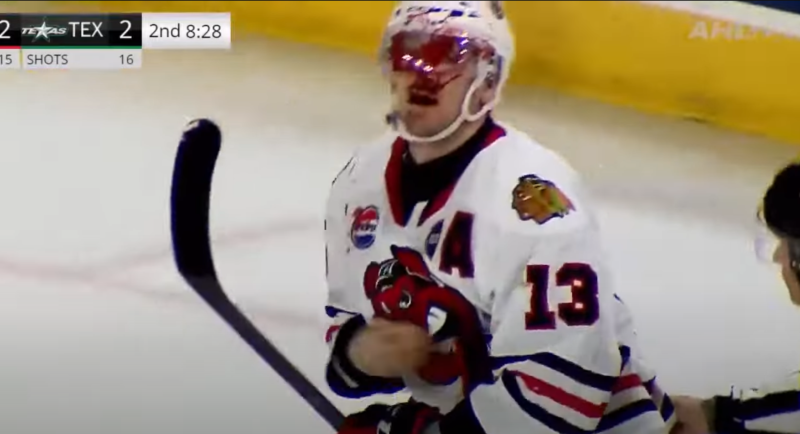 Brandon Baddock paie cher sa charge en centre de glace