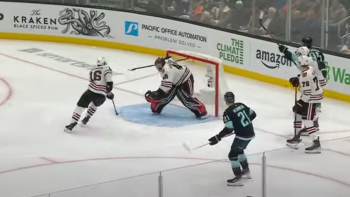 Les Blackhawks se fabriquent un bel autogoal