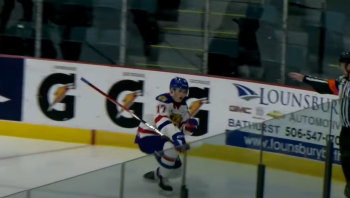 Miles Mueller fait mal à Antoine Keller et atteint les 40 points