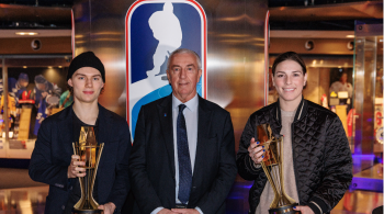 Hilary Knight et Connor Bedard nommés joueuse et joueur de l'année