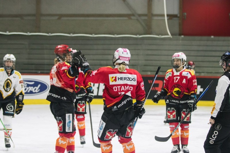 Les femmes de l'EV Zoug et du CP Berne sont en finale de la National Cup 2024