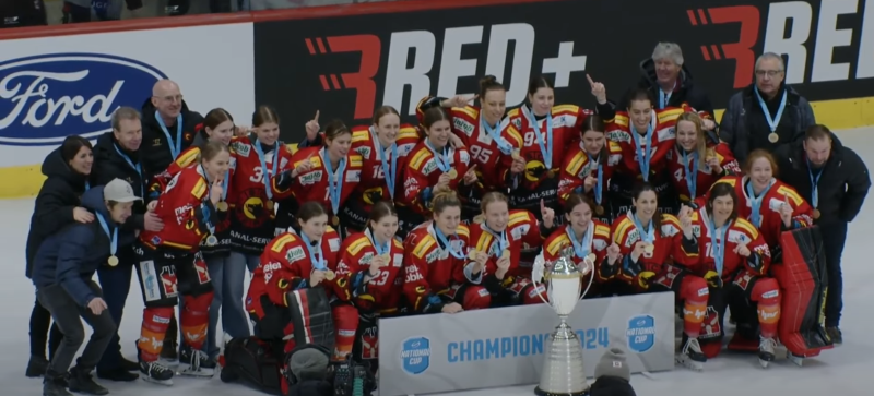 Le CP Berne remporte la Coupe féminine en battant Zoug
