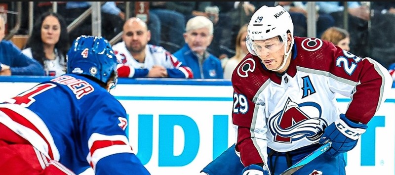 Nathan MacKinnon bat une marque de Peter Stasny