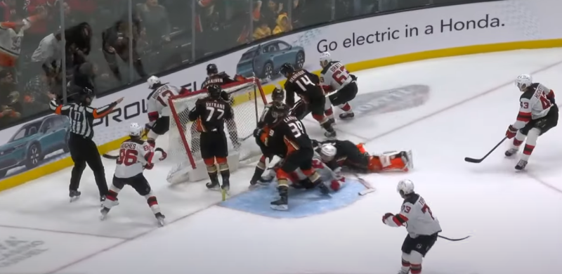 Une fin de match assez épique entre les Ducks et les Devils