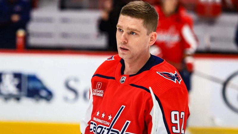 Evgeni Kuznetsov va filer en Caroline