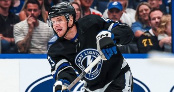 Plus d'assists par un défenseur dans un match de NHL depuis 1999