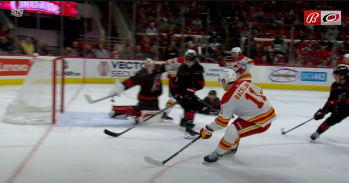 Un bel arrêt de Frederik Andersen ou une grosse maladresse de Mikael Backlund ?