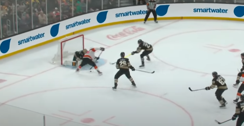 Morgan Frost s'offre un petit but entre les jambes