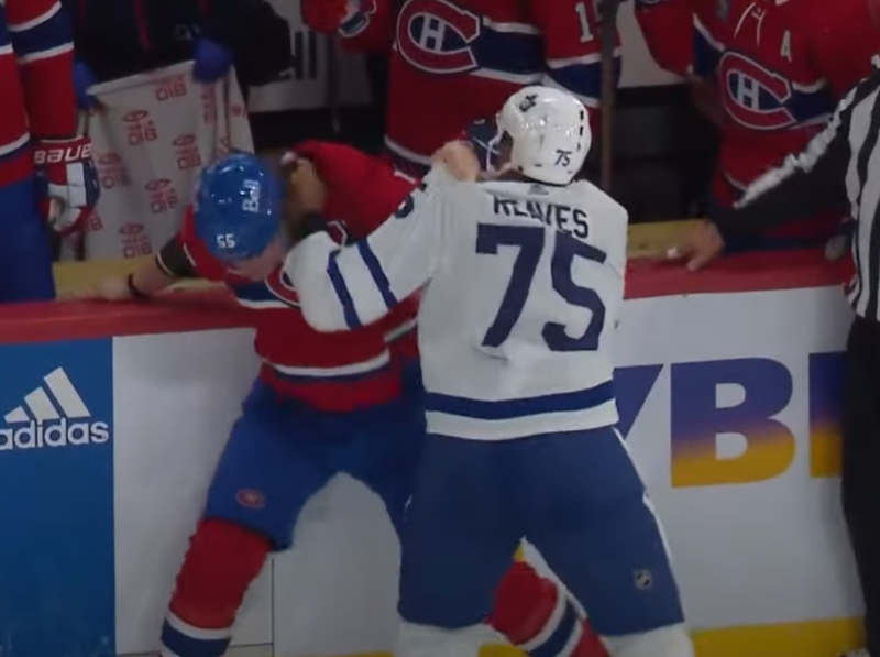 Un mauvais moment à passer pour  Micheal Pezzetta  face à Ryan Reaves