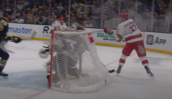 Andrei Svechnikov réussit son troisième airhook en NHL