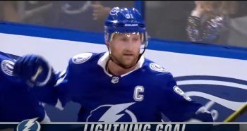 Steven Stamkos termine le match en beauté avec son 13e tour du chapeau en carrière