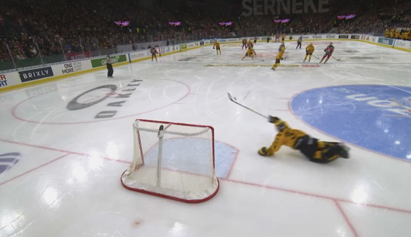 Une scène plutôt surréaliste dans le championnat suédois