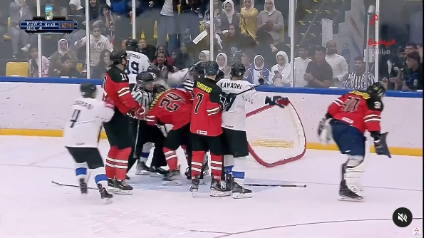 356 minutes de pénalité dans un match, dont 72 pour un seul joueur sur cette brève séquence