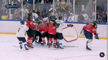 356 minutes de pénalité dans un match, dont 72 pour un seul joueur sur cette brève séquence