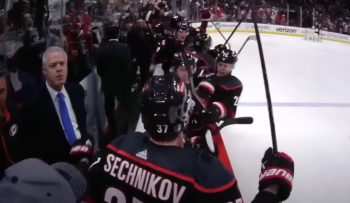 A voir : la folle remonté des Hurricanes face aux Islanders