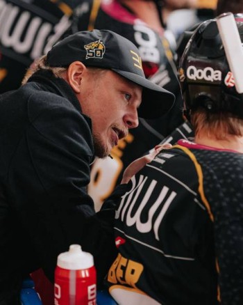 Gregory Sciaroni passe derrière la bande