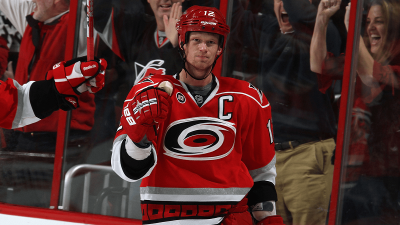 Eric Staal signe un contrat d'un jour et se retire de la NHL