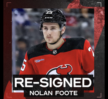 Les Devils resignent l'attaquant Nolan Foote