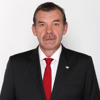 Oleg Znarok travaille pour les Flyers de Philadelphie