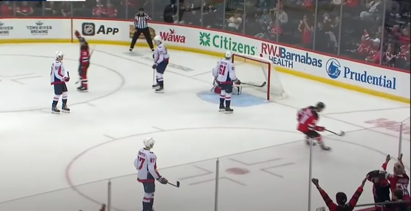 Nico Hischier marque à nouveau, face à Washington, Kevin Fiala en verve