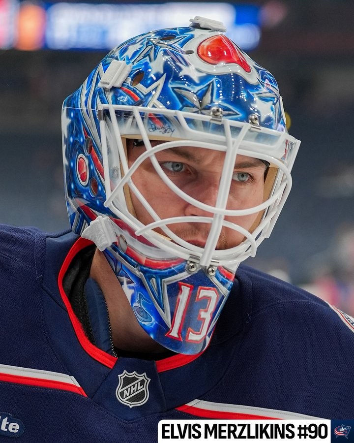 Le nouveau masque d'Elvis Merzlikins dans les détails