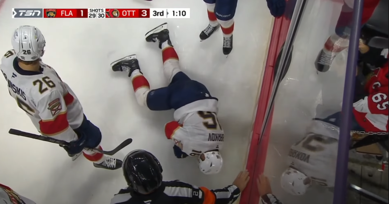 Les Panthers perdent déjà Aleksander Barkov