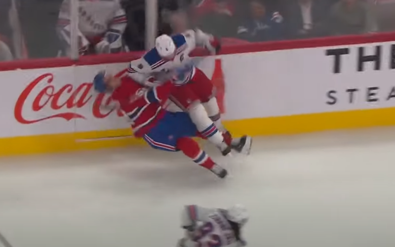 Une grosse charge de Jacob Trouba sur Justin Barron
