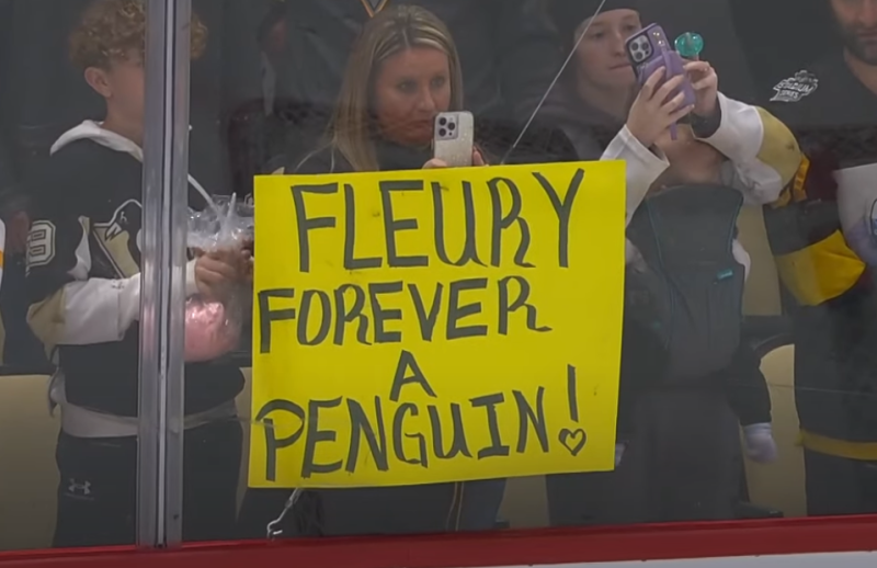 Marc-André Fleury salué par les fans des Penguins