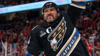 Plus de points en NHL après 12 matchs pour un joueur âgé d'au moins 39 ans
