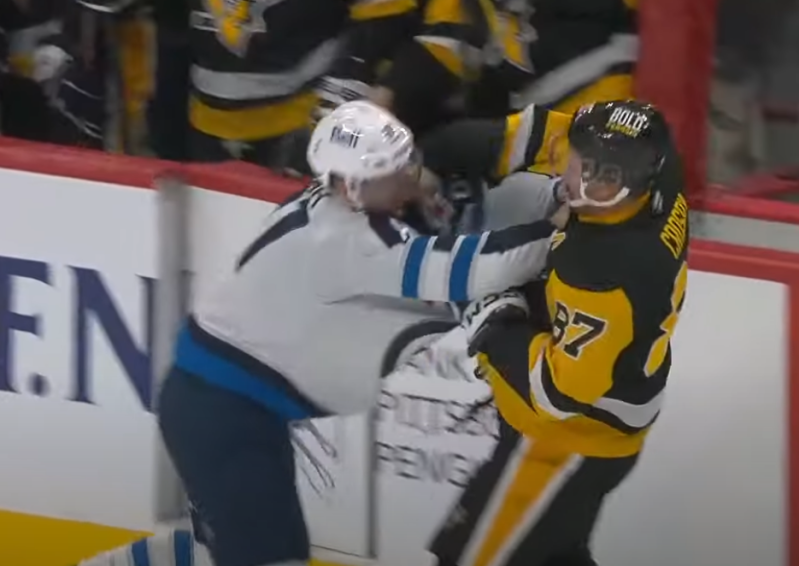 Un rare combat pour Sidney Crosby