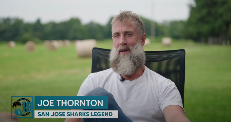 Joe “Jumbo” Thornton s'exprime longuement avant le retrait de son maillot ce soir